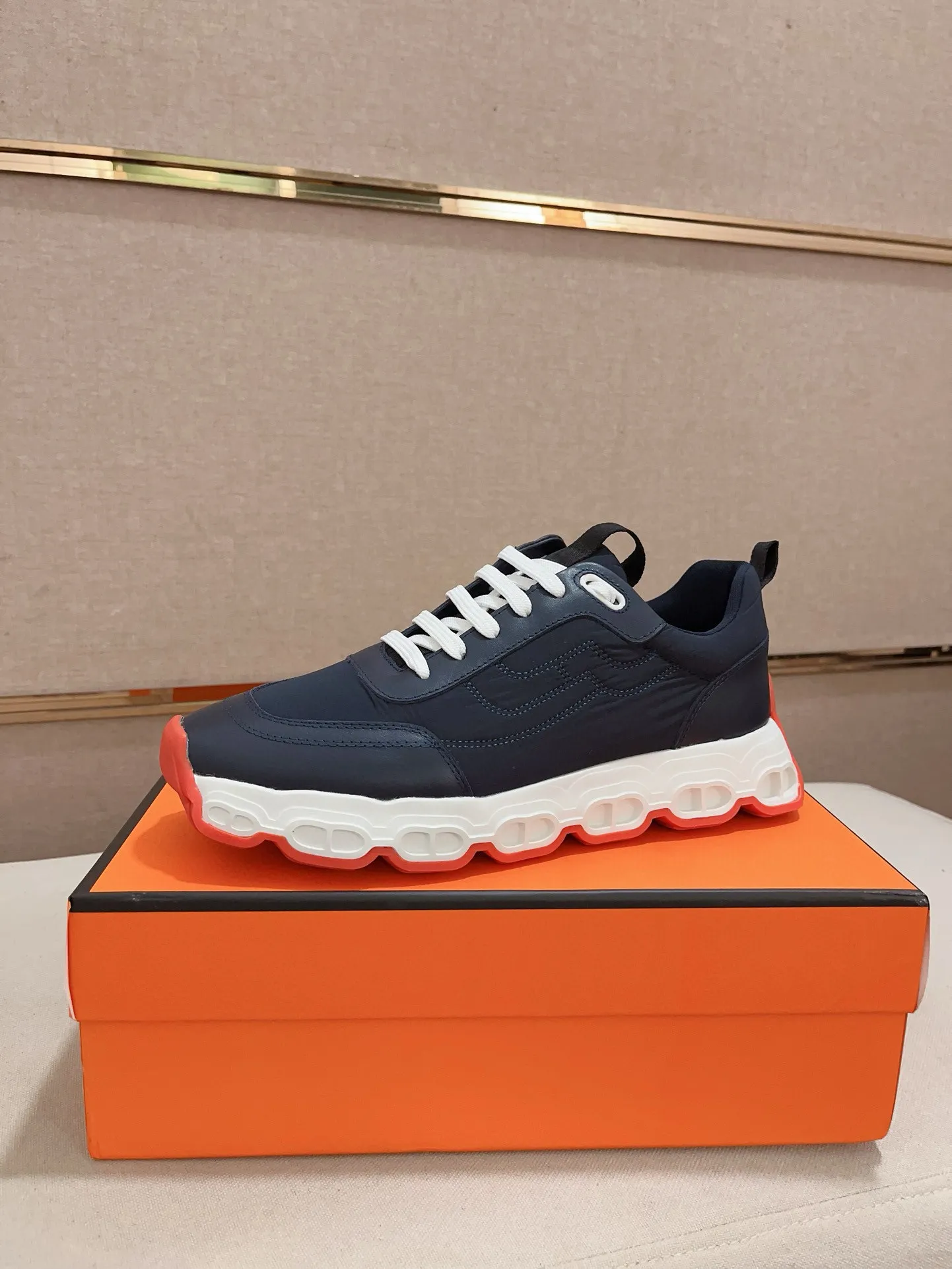 Factory price: 460💰《HERMES》【Classic Original Version】Hermès; Top 🔝 Purchasing Agency 🔍🔍 Men's latest 🇺🇸 counters are on sale simultaneously, original imported from Italy ▲▲First-layer cowhide ▲▲ (high-end, extravagance and class) times) Exquisite workmanship (Italian 🇮🇹Imported water-dyed 🐂cowhide lining) sole: Original sole provided by the original factory, ⚠️exclusive double-layer activity·TPR·rubber·combined molded outsole; super comfortable·wear-resistant·non-slip·environmental protection The real thing is more beautiful if you take the real thing (high quality, follow the order), you can enter and exit the counter at will * Number of yards: 38·39·40·41·42·43·44# (can be customized 45.)